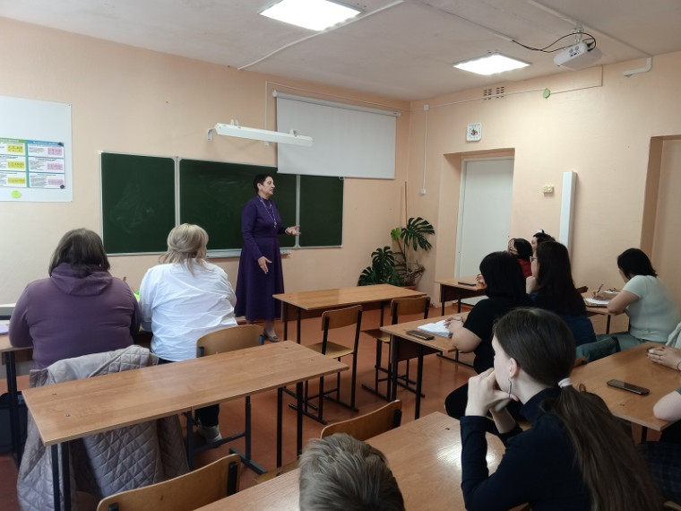 В МБОУ "Новотырышкинская СОШ" прошло заседание Управляющего совета.
