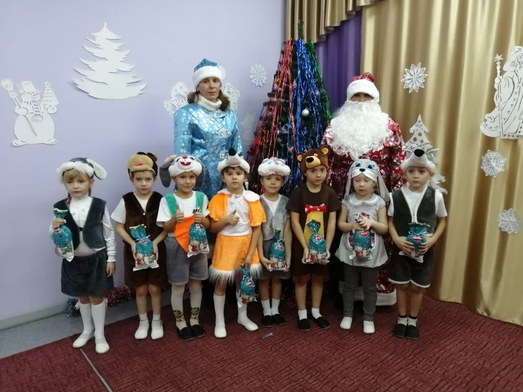 Новый год в старшей группе Детского сада "Снежинка".